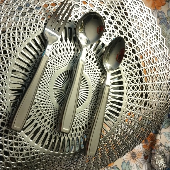 Utensils for Dinnerware - Picture 11 of 12